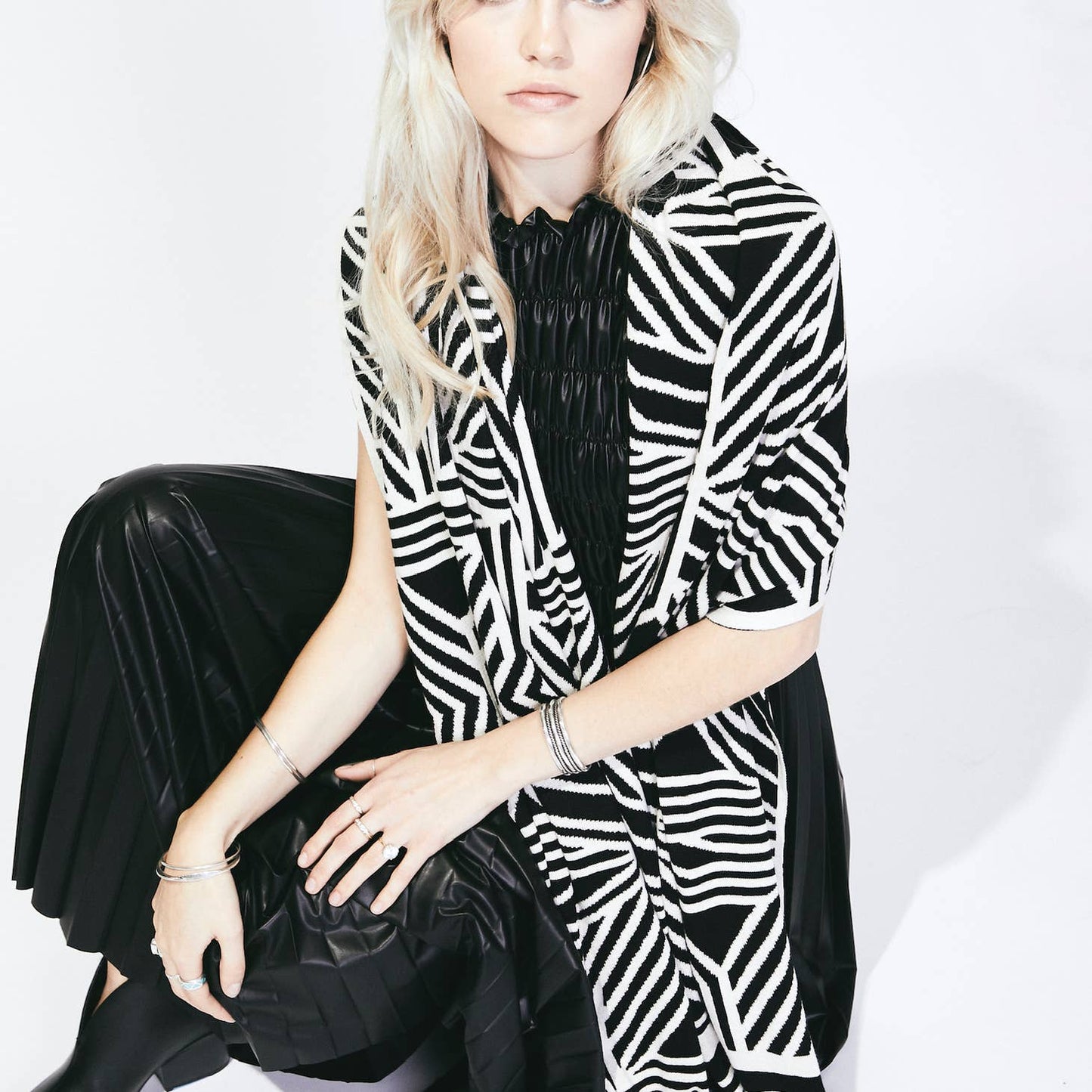 Liamolly Camelia, Black and Cream Wrap