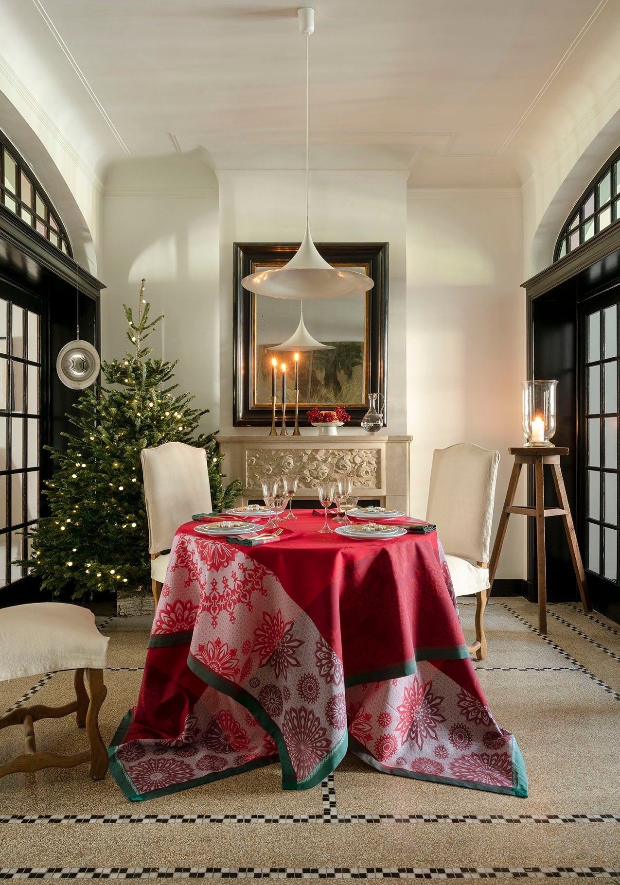 Holiday 2023 Lumieres d'Etoiles Red