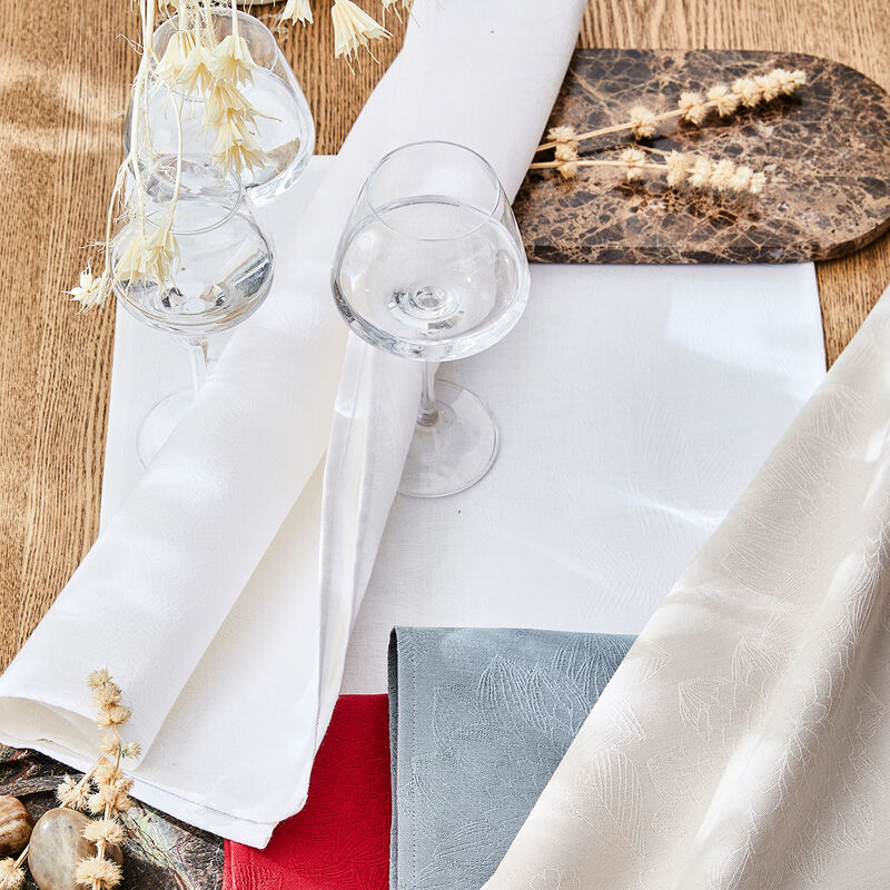 Marie-Galante White, Set of 2 Coated Placemats