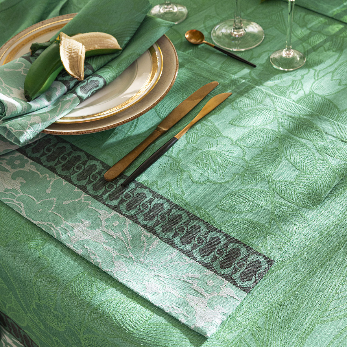 NEW! Escapade Tropical Green Linen