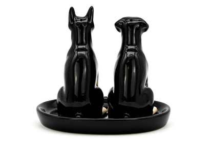 SALT AND PEPPER SHAKER Boxer and black ceramic tray