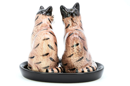 SALT AND PEPPER SHAKER Tabby and black ceramic tray