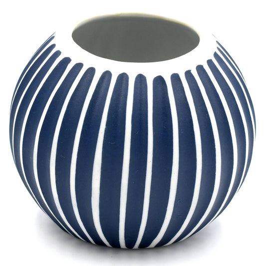 PETTRA Handcrafted Porcelain Vase - r. h. ballard shop & gallery