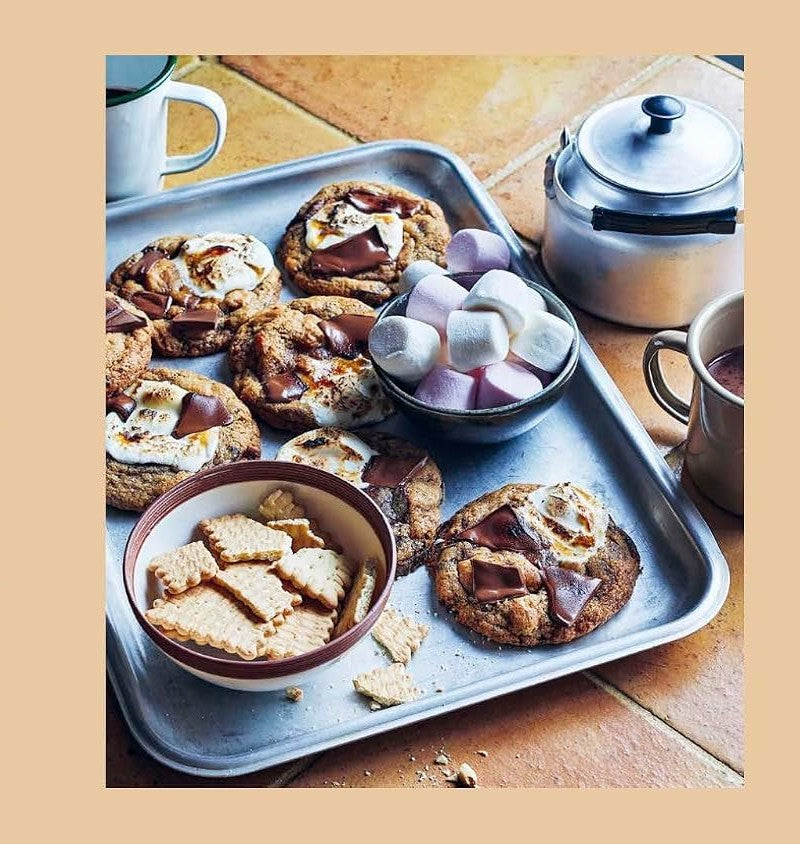 Cozy Café Cookies: Seasonal Sweet Treats to Bake at Home
