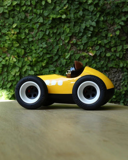 Egg Roadster Sunnysider Car With Cat “Karlos” Pilot