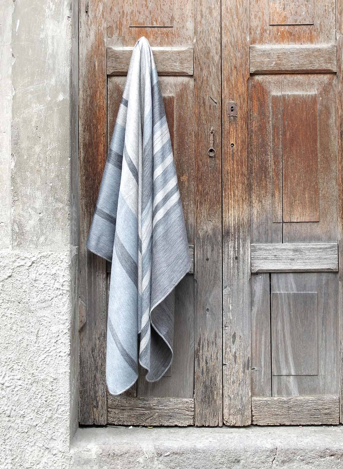 Vanilla Bean Throw Hung