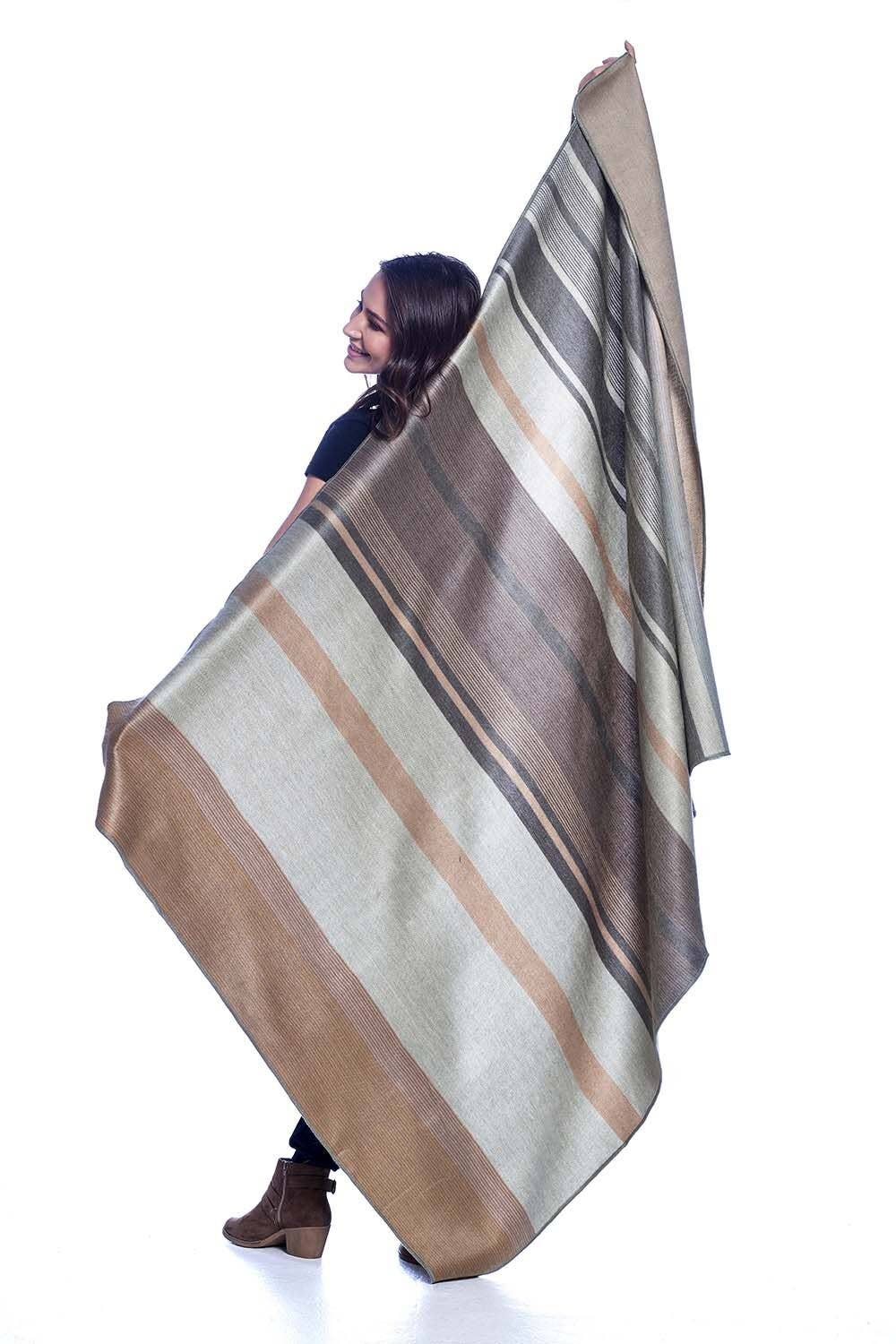 Vintage Pearl Throw Open