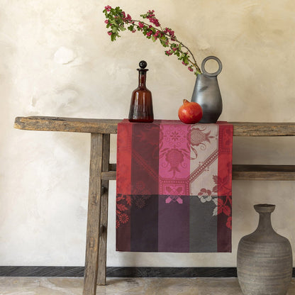 Hacienda Red Red Runner Ambiance