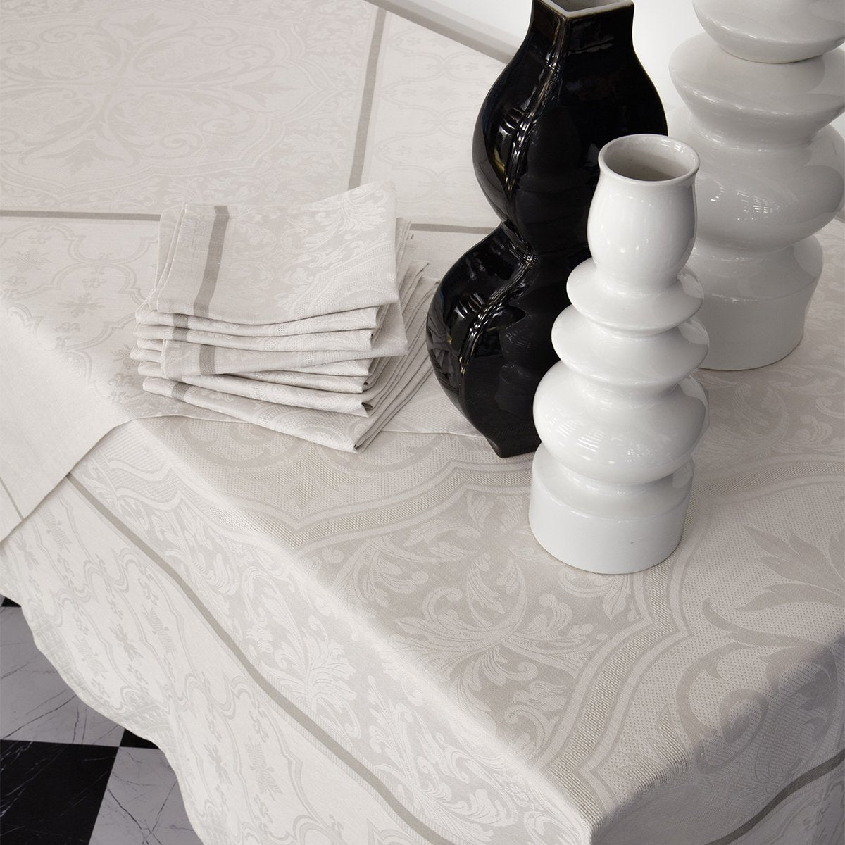 Armoiries White Linen Napkin Ambiance